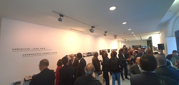 Opening of the photography exhibition ''Comunicar, ligar, unir'' (Communicate, connect, unite).